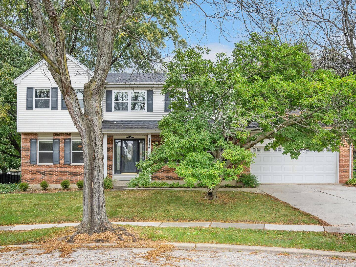 1779 Citadel DR, Naperville, IL 60565