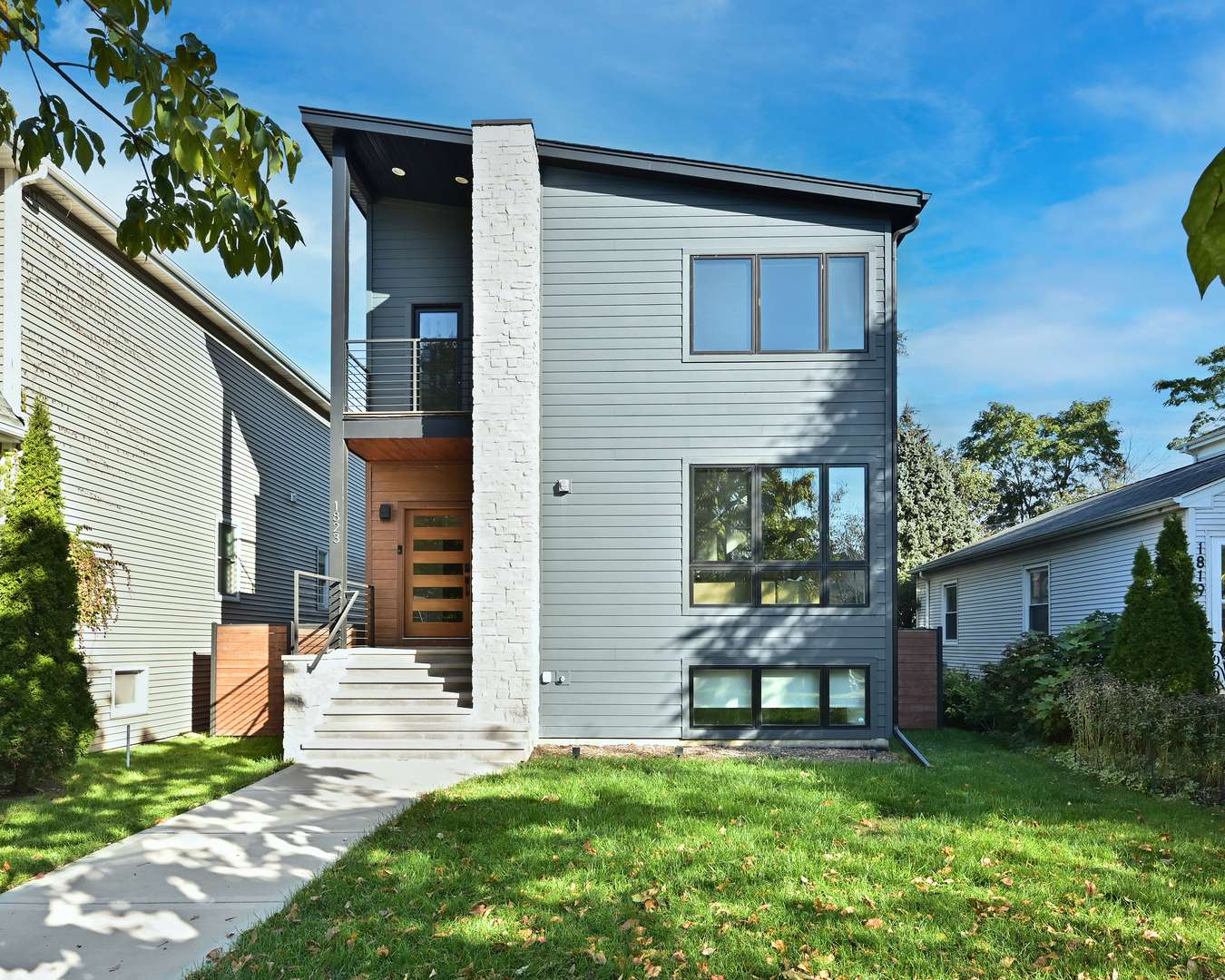 1823 Greenwood ST, Evanston, IL 60201