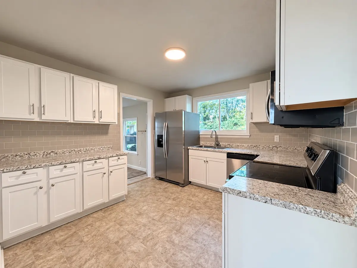808 Glendale Dr, Clarksville, TN 37043