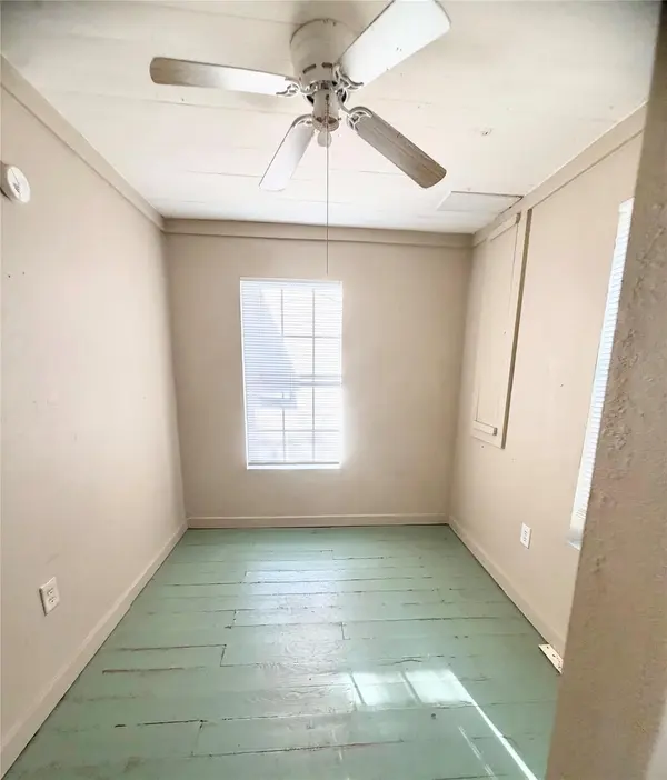 1100 Chihuahua ST, Lockhart, TX 78644