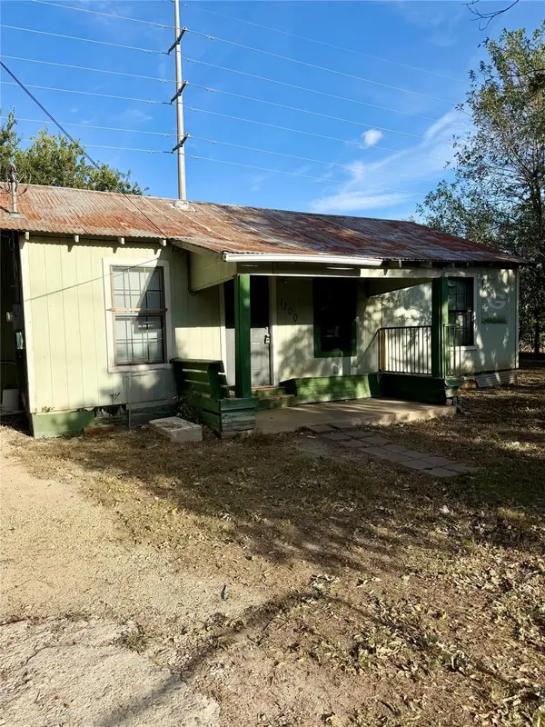 1100 Chihuahua ST, Lockhart, TX 78644