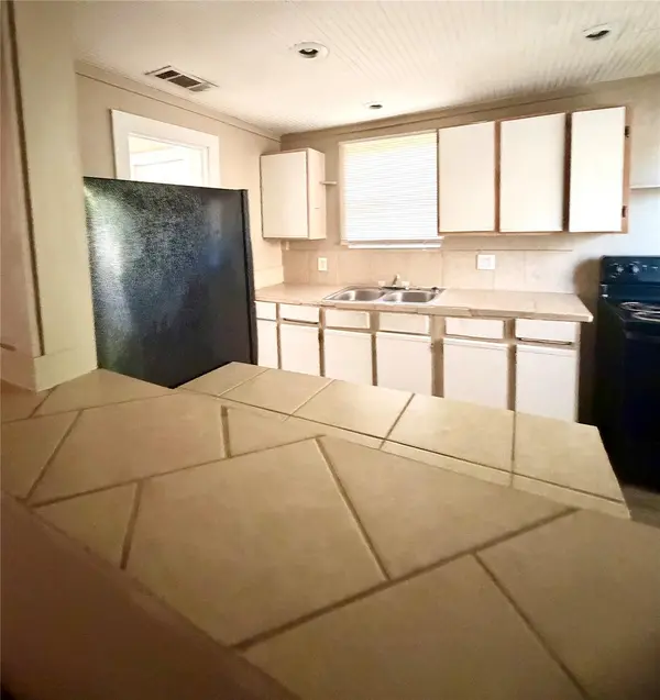 1100 Chihuahua ST, Lockhart, TX 78644