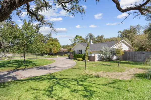 717 Whispering Oaks DR, Salado, TX 76571