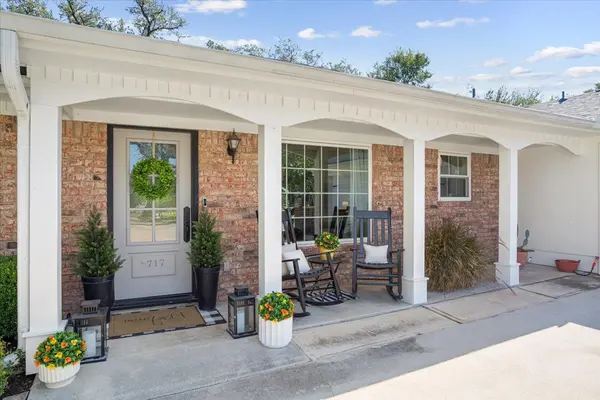 717 Whispering Oaks DR, Salado, TX 76571