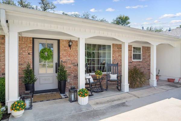 717 Whispering Oaks DR, Salado, TX 76571