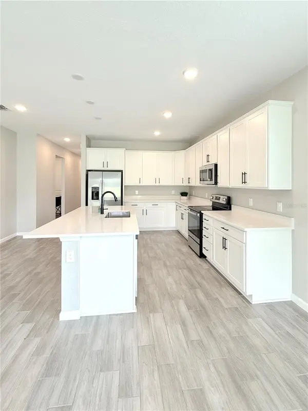 10157 SPRING LAKE DR, Clermont, FL 34711