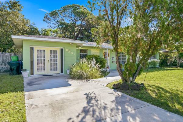 6801 17TH LN N, St Petersburg, FL 33702