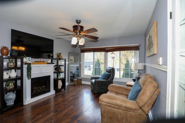 1013 Bonnie Brook LN, Round Lake Beach, IL 60073
