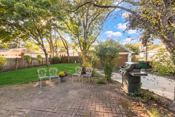 922 Forestview AVE, Park Ridge, IL 60068
