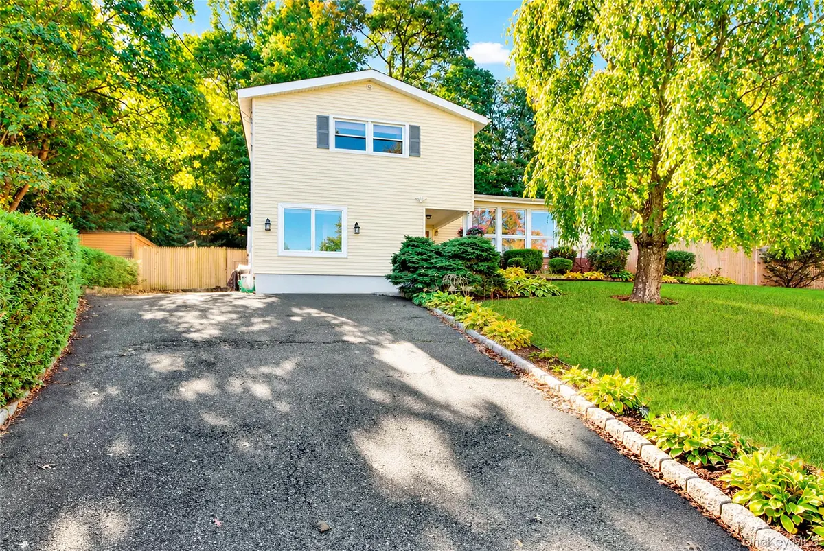 36 Lark AVE, White Plains, NY 10607