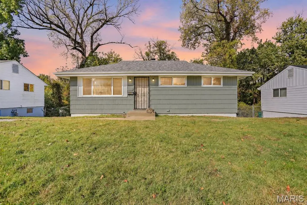5673 Parchester DR, St Louis, MO 63121