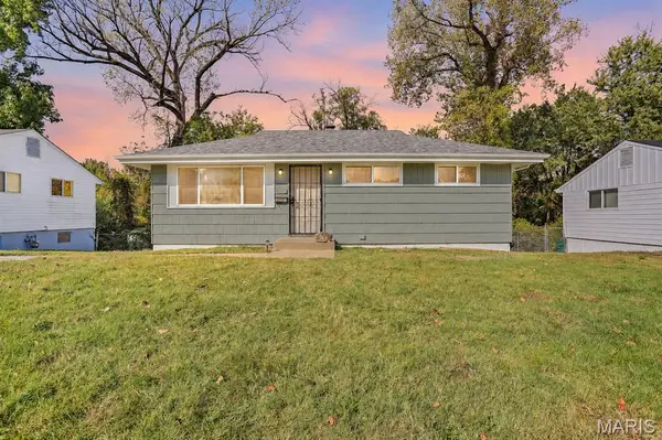 5673 Parchester DR, St Louis, MO 63121