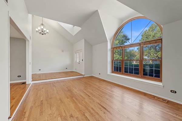 5937 Boundary RD, Downers Grove, IL 60516