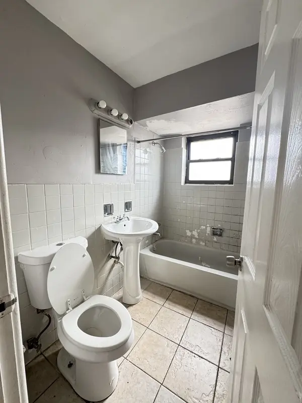 2101 E 87th ST, Chicago, IL 60617