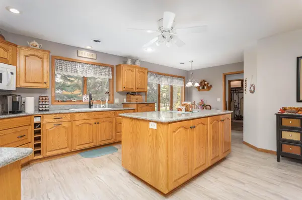 781 E Lake Geneva RD NE, Alexandria, MN 56308