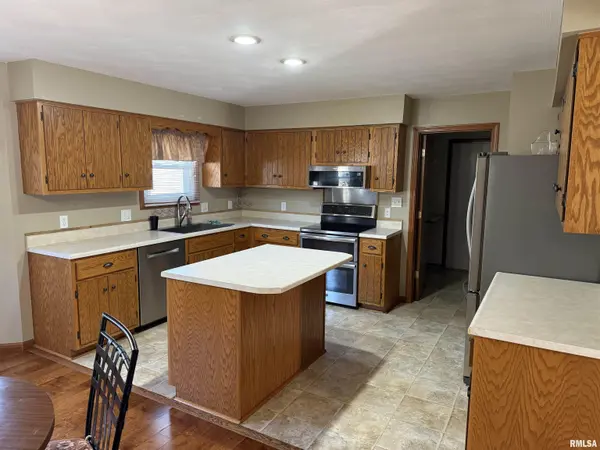 6216 Ballin DR, Springfield, IL 62712-8675