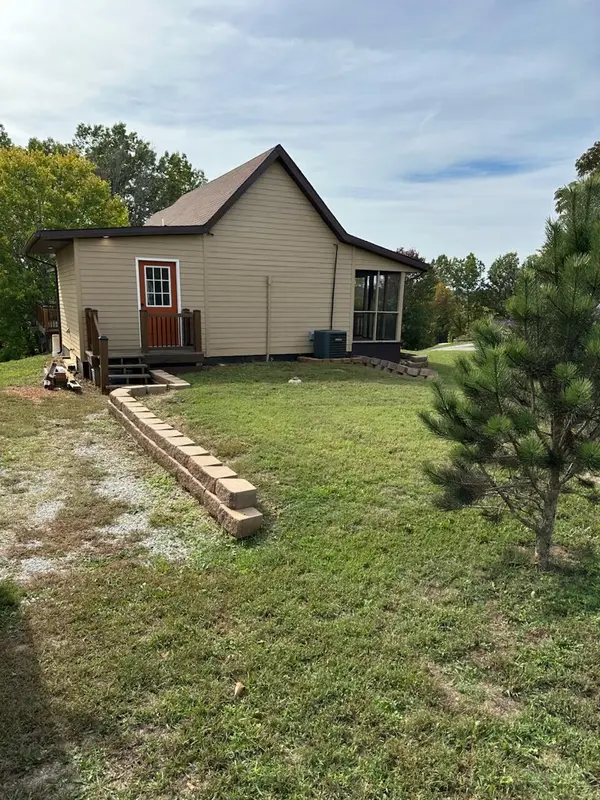 311 College ST, Crane, MO 65633