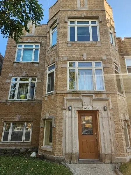 5357 W Montrose AVE #2, Chicago, IL 60641