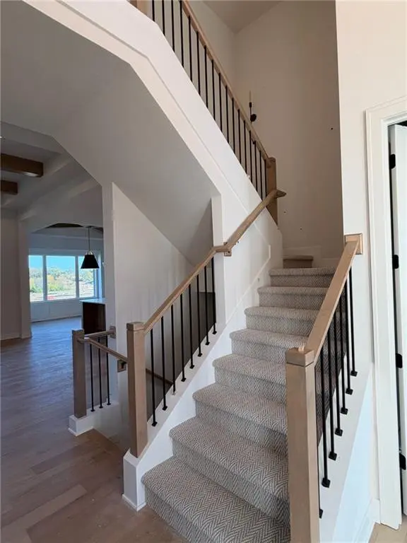 18600 Mohawk LN, Overland Park, KS 66085