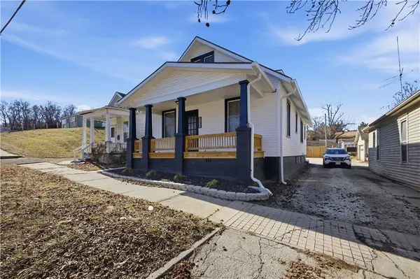 1214 S 22nd ST, St Joseph, MO 64507