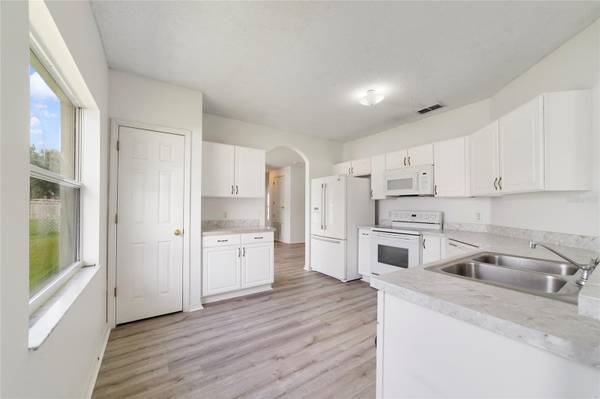 566 HUMMINGBIRD CT, Poinciana, FL 34759
