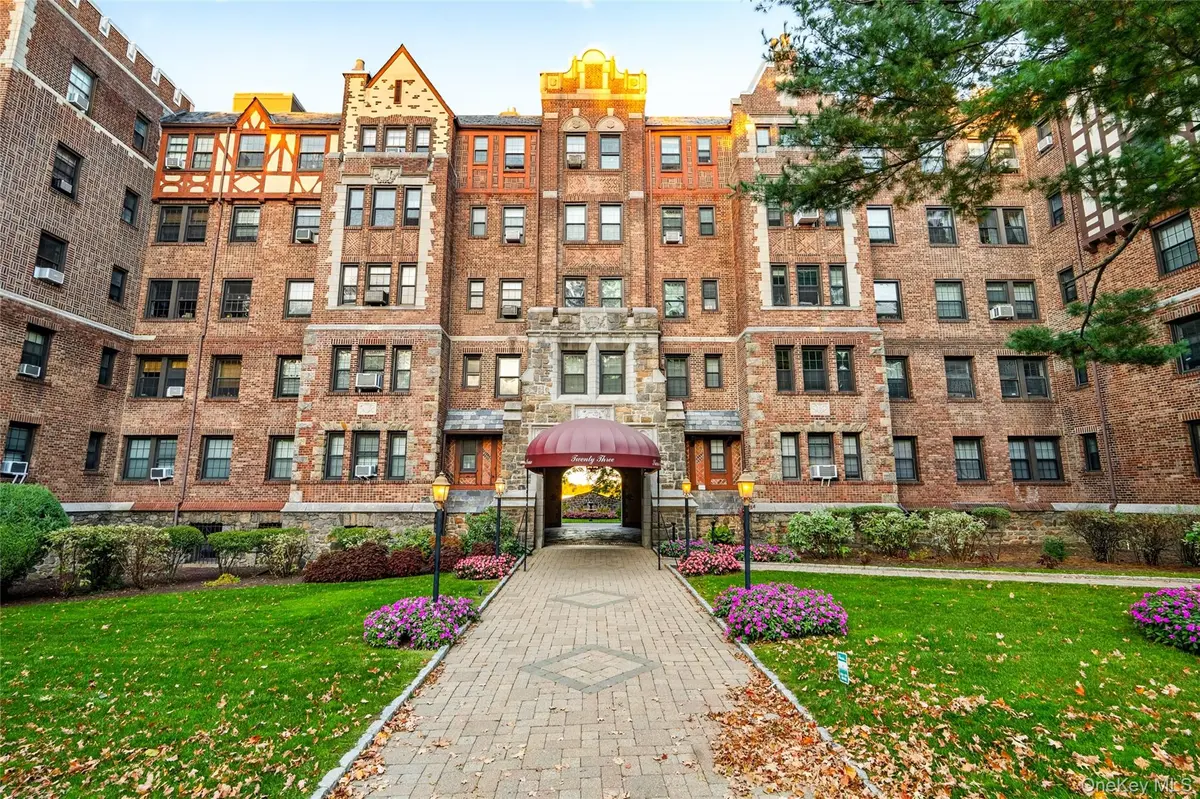 23 Old Mamaroneck Rd #2C, White Plains, NY 10605