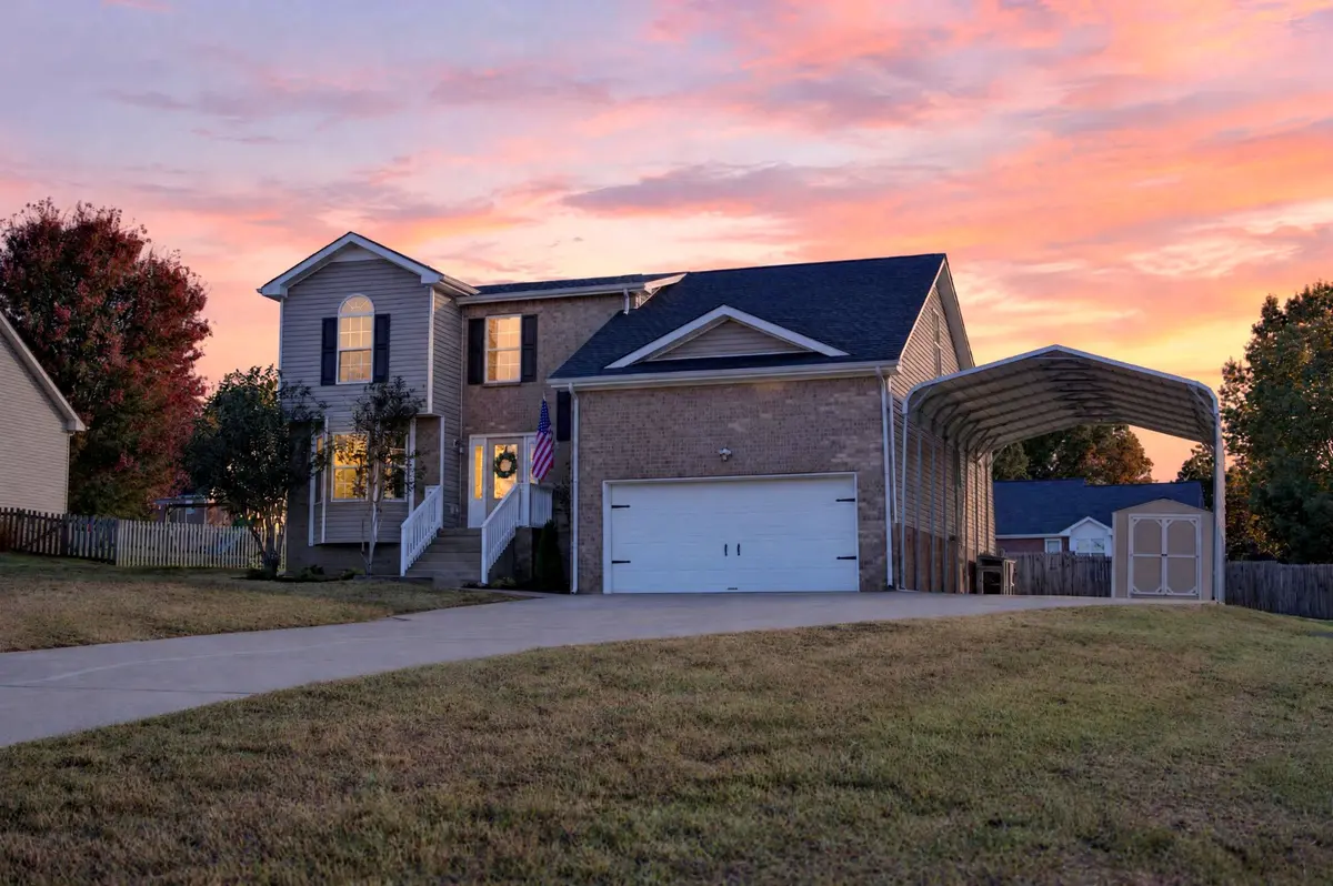 498 Kristie Michelle Ln, Clarksville, TN 37042