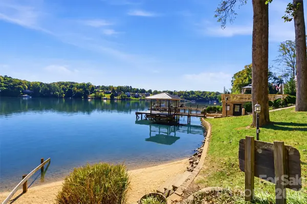 35 S Point LN, Taylorsville, NC 28681