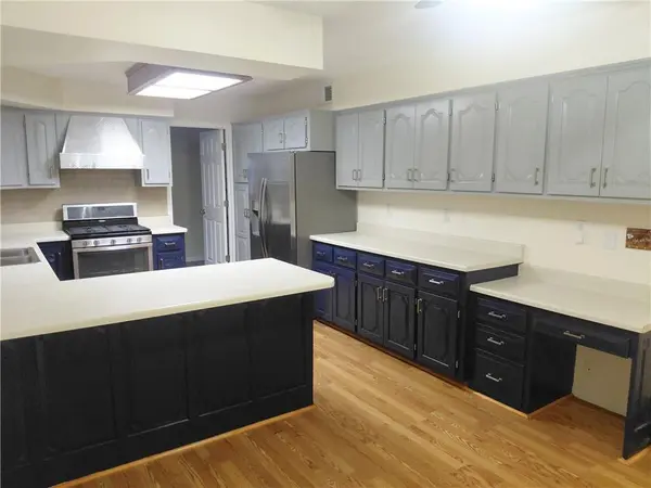 10010 James A Reed RD, Kansas City, MO 64134