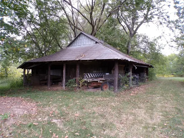 5237 Beaucoup RD, Ava, IL 62907
