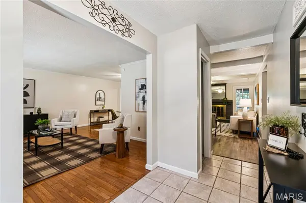 2700 Brookridge LN, St Charles, MO 63301