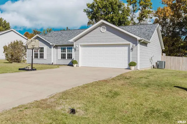 1508 Hawkeye CT, Carterville, IL 62918