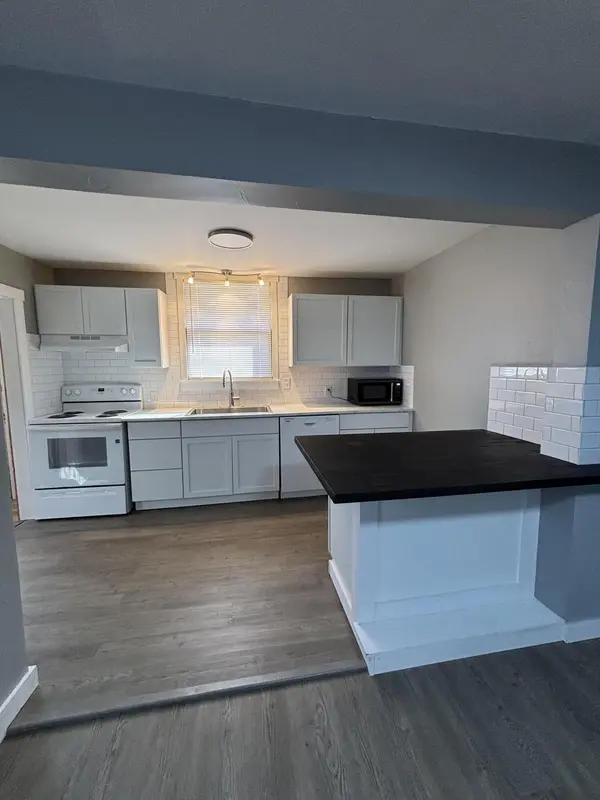 229 W College ST, Aurora, MO 65605