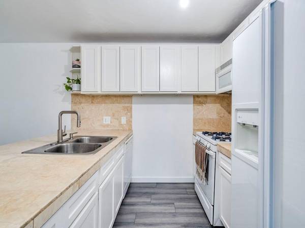 1607 Valleyridge DR #A, Austin, TX 78704