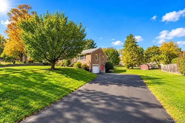 8 Mark ST, New Windsor, NY 12553