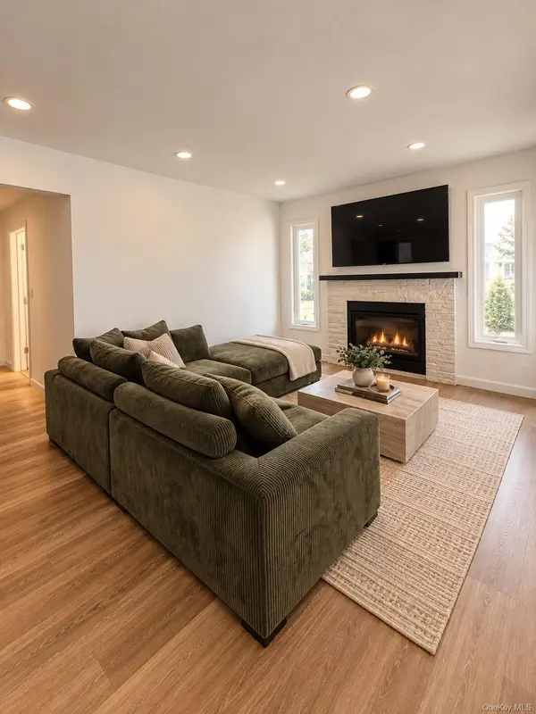 131 Roosevelt AVE, Freeport, NY 11520