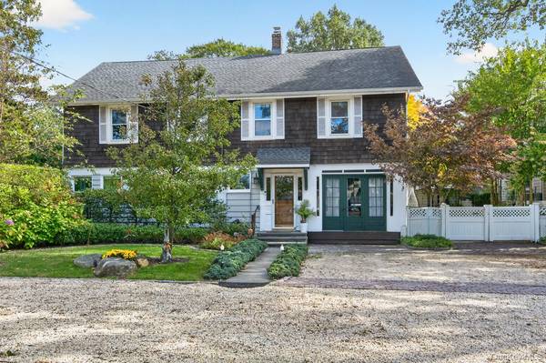 17 Adams AVE, Bayville, NY 11709