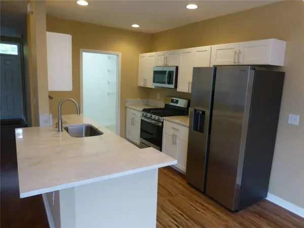 9411 W PARK VILLAGE DR, Tampa, FL 33626