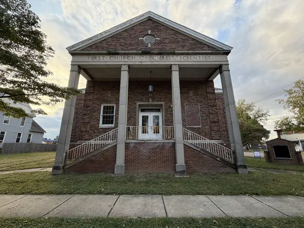 421 E BROADWAY ST, Centralia, IL 62801