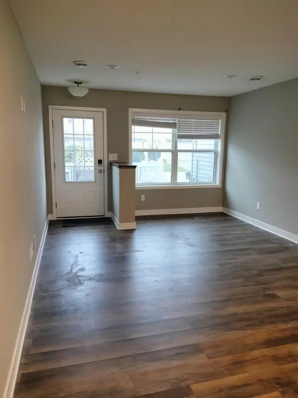 8052 Abercrombie LN, Woodbury, MN 55129