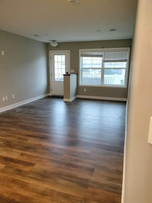 8052 Abercrombie LN, Woodbury, MN 55129
