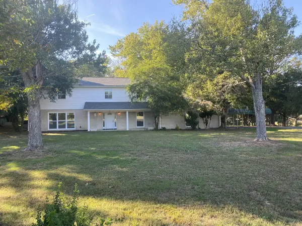 21 Jeans Ln, Fayetteville, TN 37334