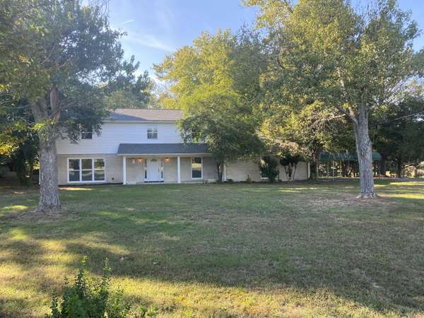 21 Jeans Ln, Fayetteville, TN 37334