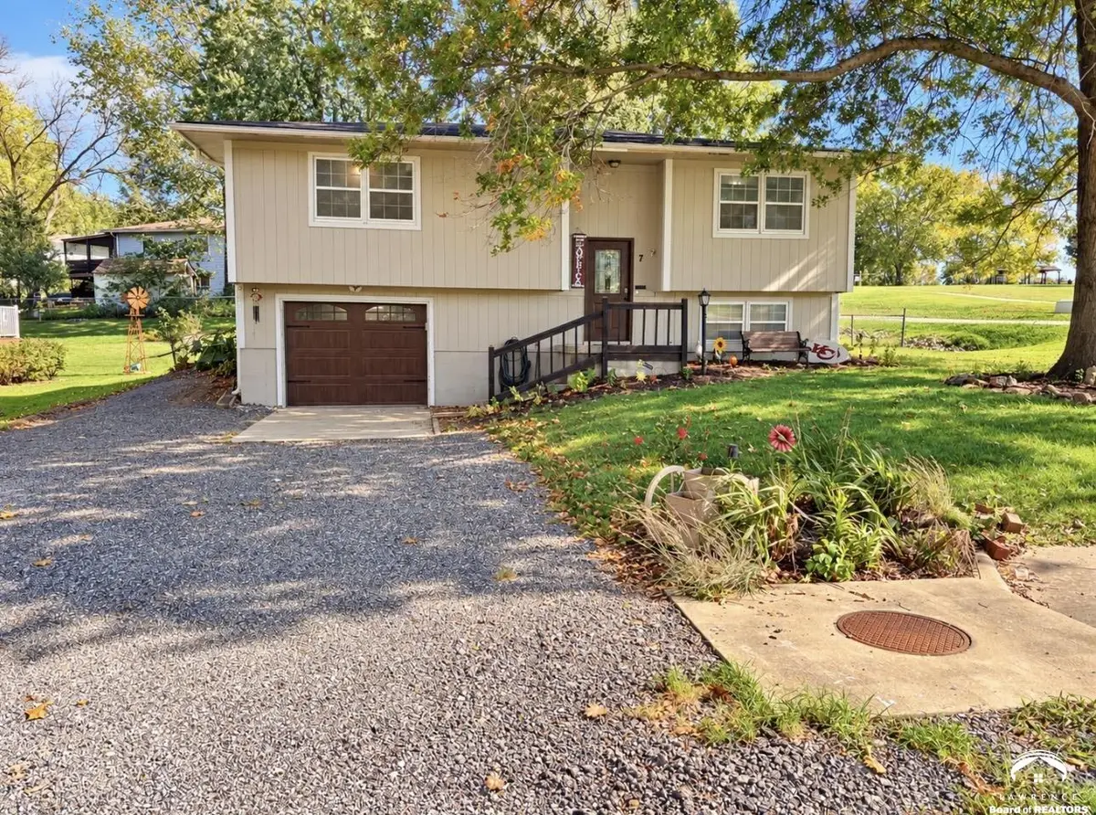 7 Stevens RD, Eudora, KS 66025