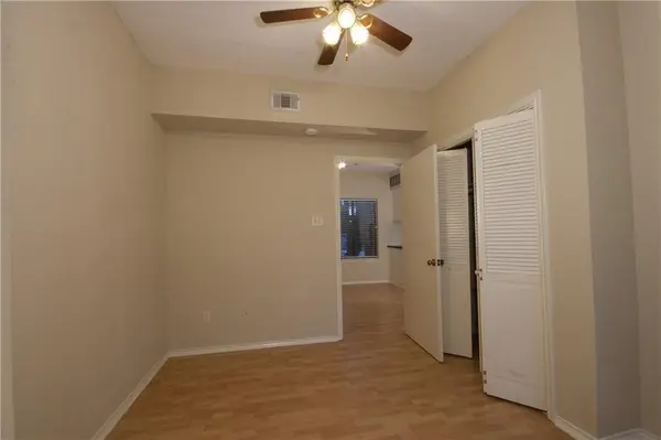 601 Nelray BLVD #14, Austin, TX 78751