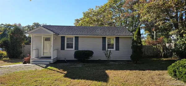 73 Peters LN, Westhampton Beach, NY 11978