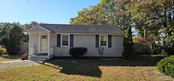 73 Peters LN, Westhampton Beach, NY 11978