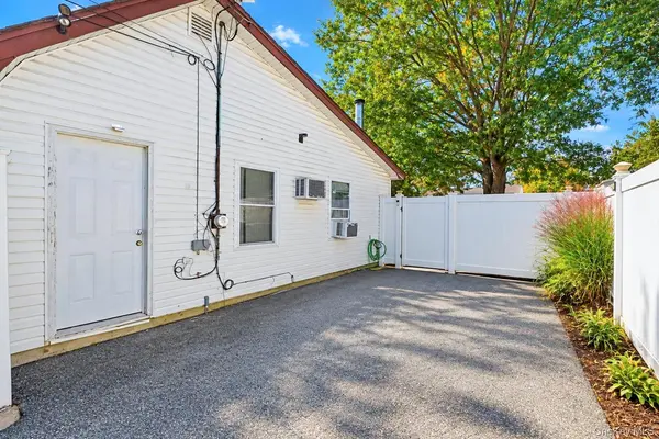 376 Boyle RD, Selden, NY 11784