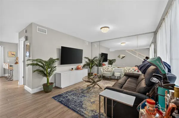 6447 CAPE HATTERAS WAY NE #2, St Petersburg, FL 33702