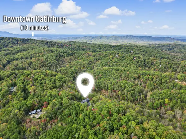 1182 Johns Branch Rd, Gatlinburg, TN 37738